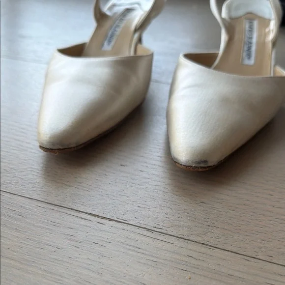 Manolo Blahnik Carolyne Bridal Slingback Heels - Picture 5 of 7